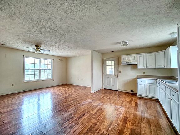 5th image of 305 Farris Carter St
