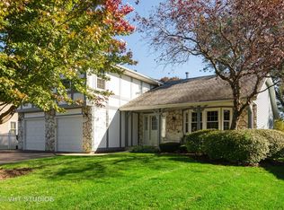 4305 Sandlewood Ln, Hoffman Estates, IL 60192