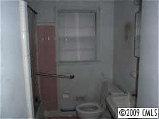 3rd image of 3049 Iredell Dr