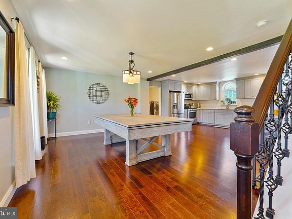 4th image of 512 Clover Hill Dr