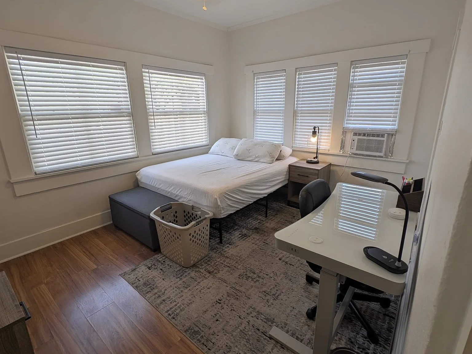 3 bed, 1396 sqft, $2,625 — Photo 2