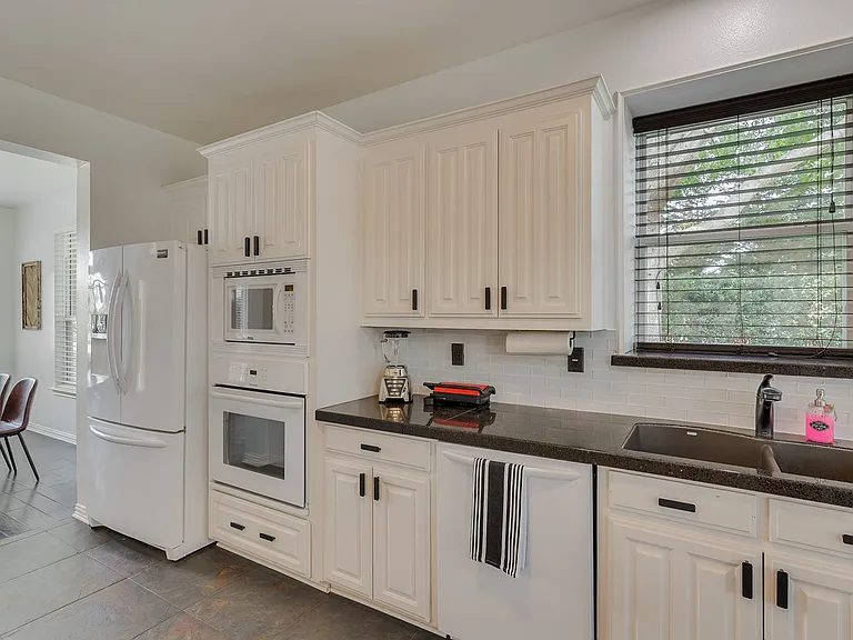 5604 Hill Haven Ct — Photo 9
