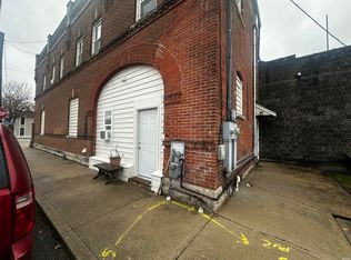 105 W 8th St, Burlington, IN