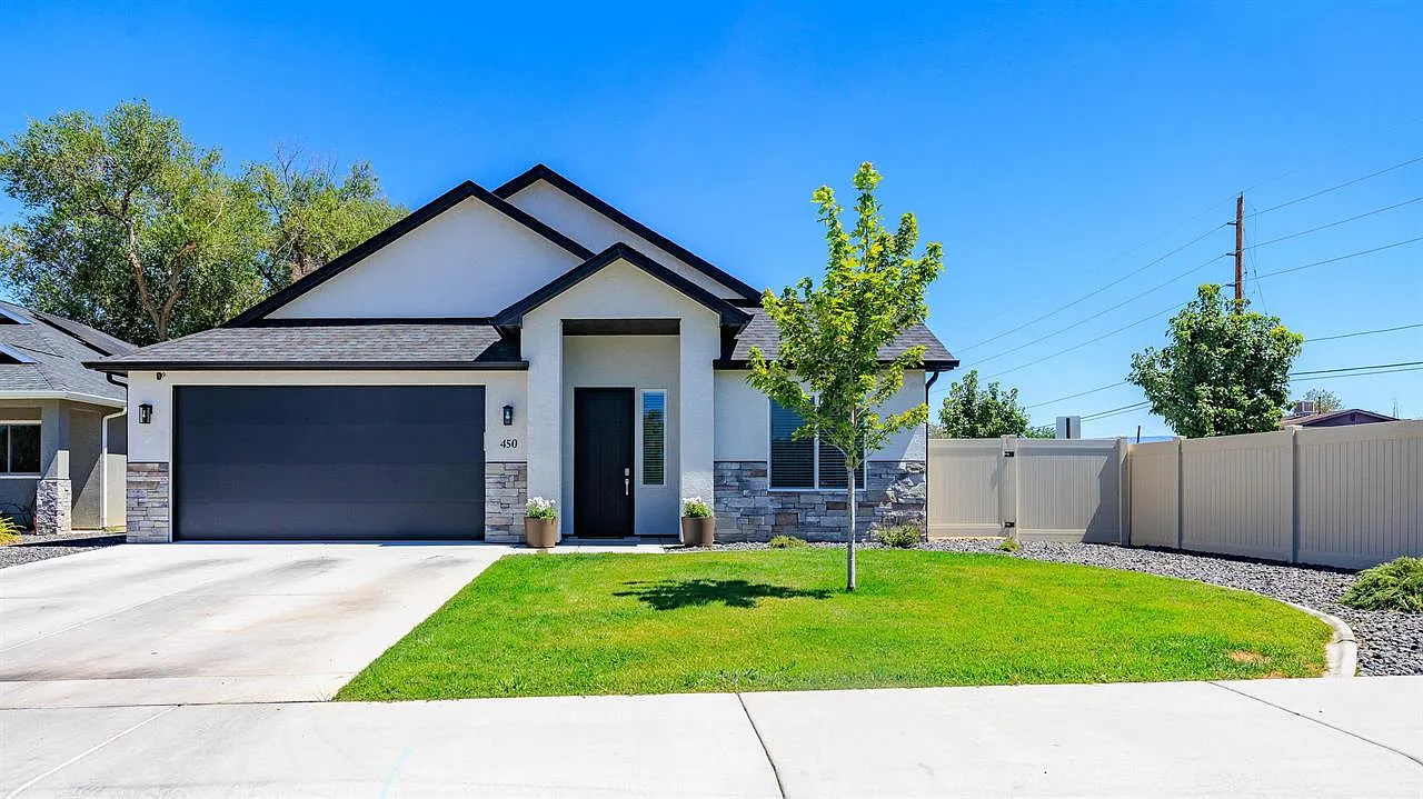 4 bed, 1756 sqft, $2,600 — Photo 1