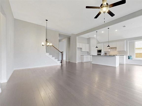 4th image of 129 Shadow Creek Ln