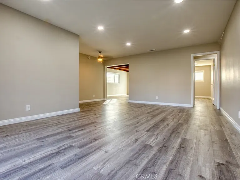13903 S Zamora Ave — Photo 2