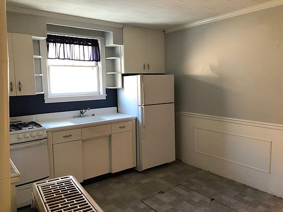 3rd image of 2844 N Avers Ave APT 3