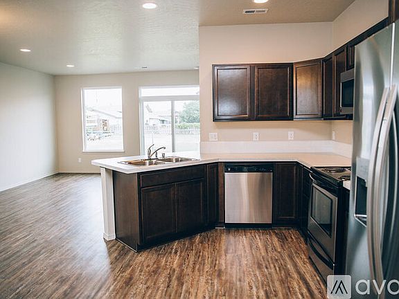 4th image of 304 S Marigold Ln