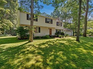 95 Bartlett Dr, Madison, CT 06443