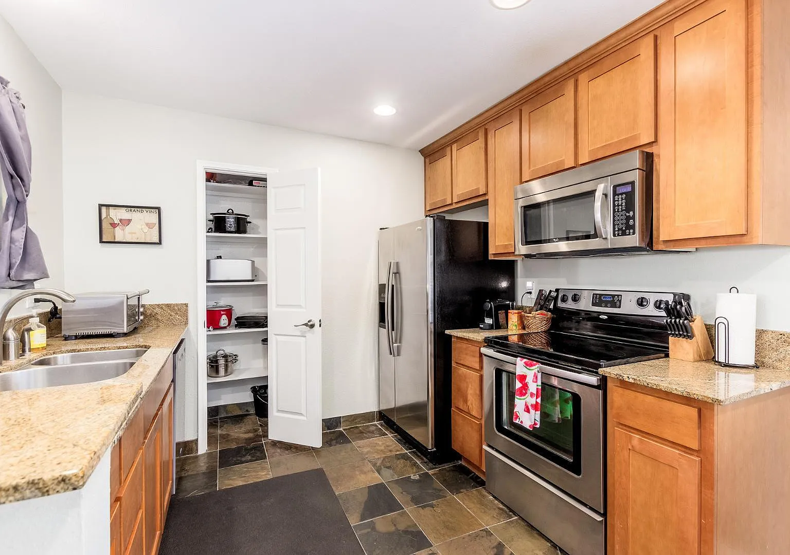 1 bed, 1.0 bath, 780 sqft, $1,995 — Photo 2