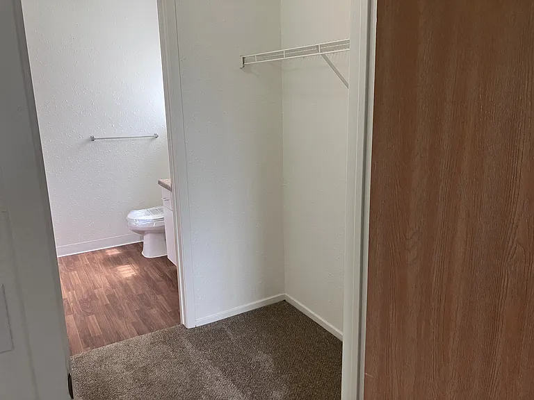 Windsor Place Apartments — Photo 77