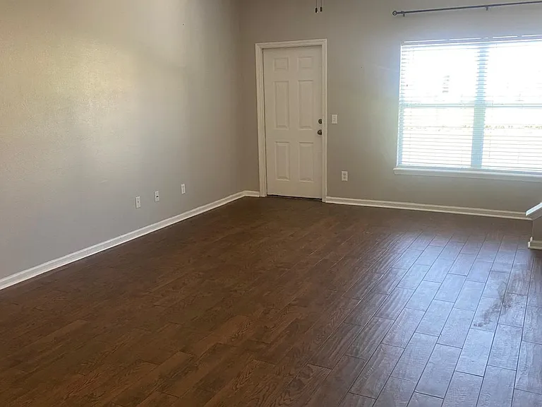 712 Middle Branch Way — Photo 3
