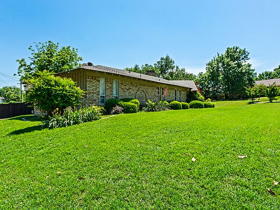 3rd image of 10110 Robin Hill Ln