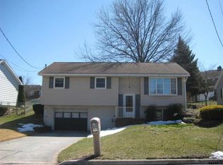 25 Carson Ave, Hanover, PA 17331