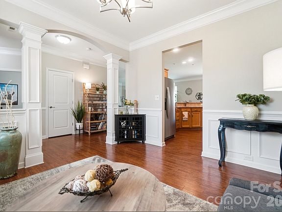 4th image of 105 Kingston Dr