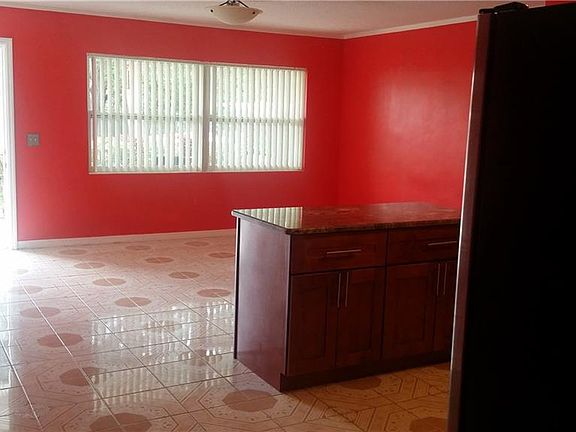 4th image of 1251 Pineview Ave