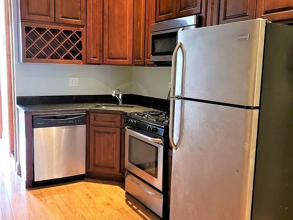 3rd image of 241 Montrose Ave #2A