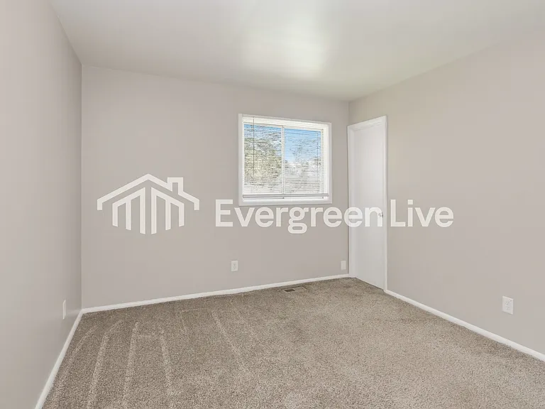 3673 Tiffany Dr — Photo 6