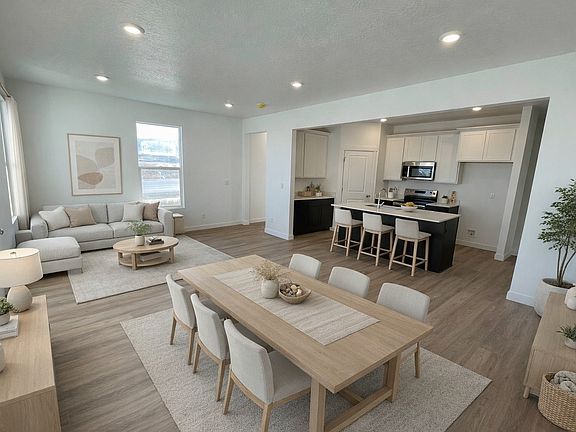 3rd image of 931 W Halvorsen Pkwy #225