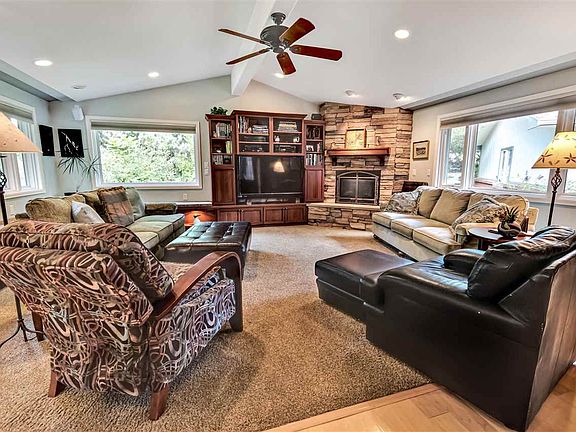 2nd image of 300 Cedar Ct