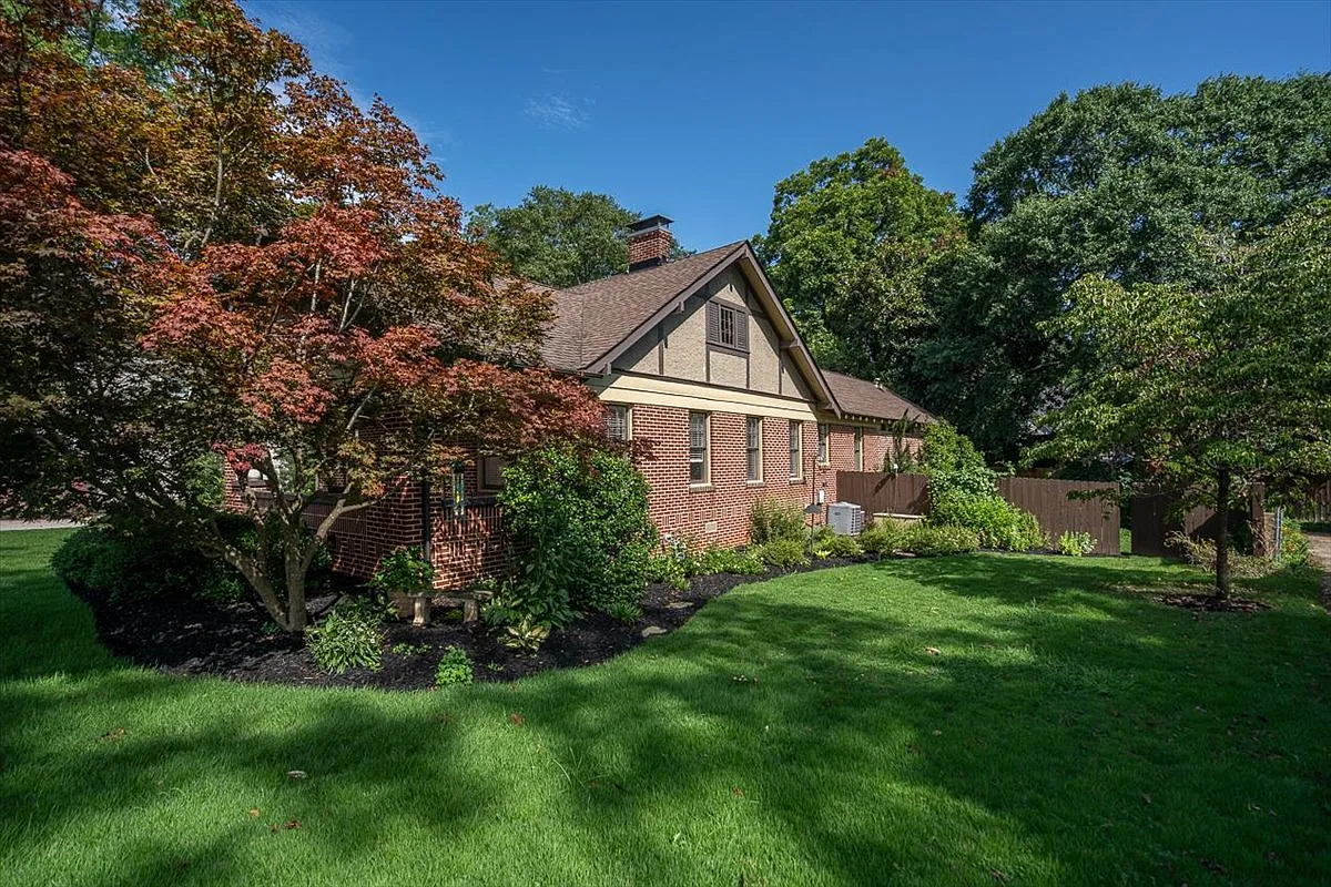 3 bed, 2800 sqft, $3,050 — Photo 3