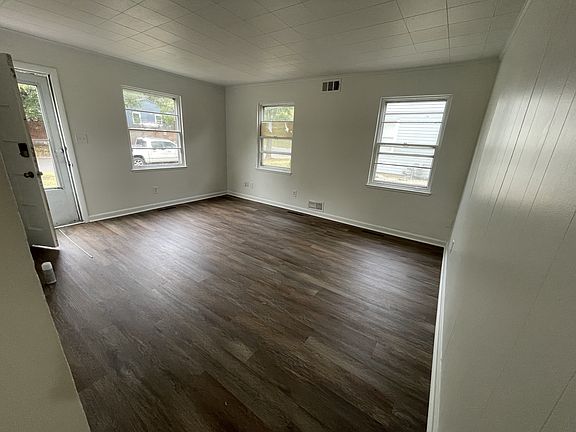 5th image of 2725 Highland Dr