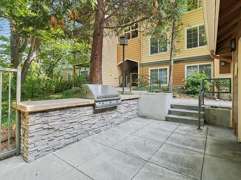 Oak Tree Apartments — Photo 11