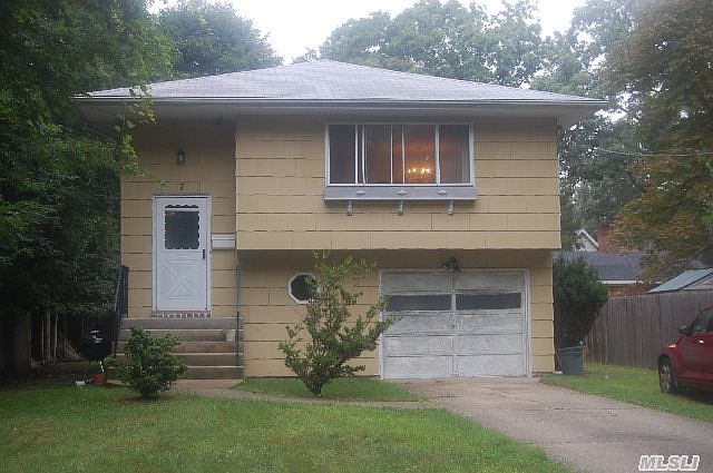 1st image of 7 Naugatuck Ln