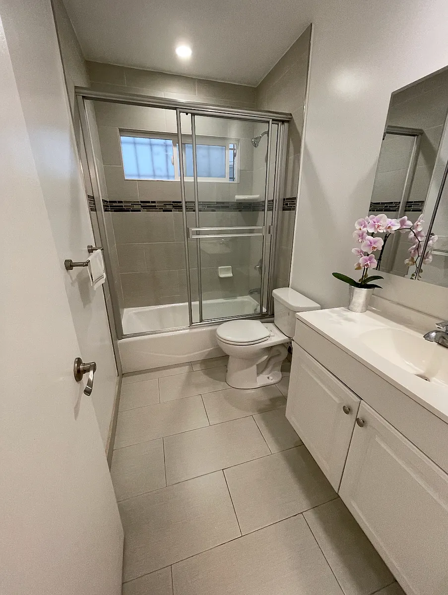 Main Bathroom - 1672 Federal Ave #1