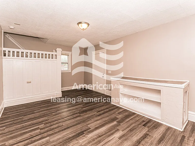1383805_003_living_room_3.jpg