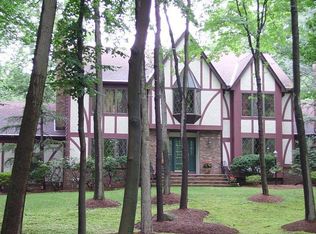 2 Storms Dr, Mahwah, NJ 07430