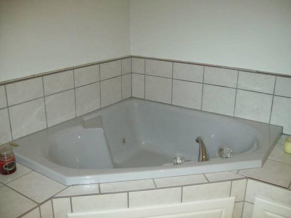 Master Garden Tub