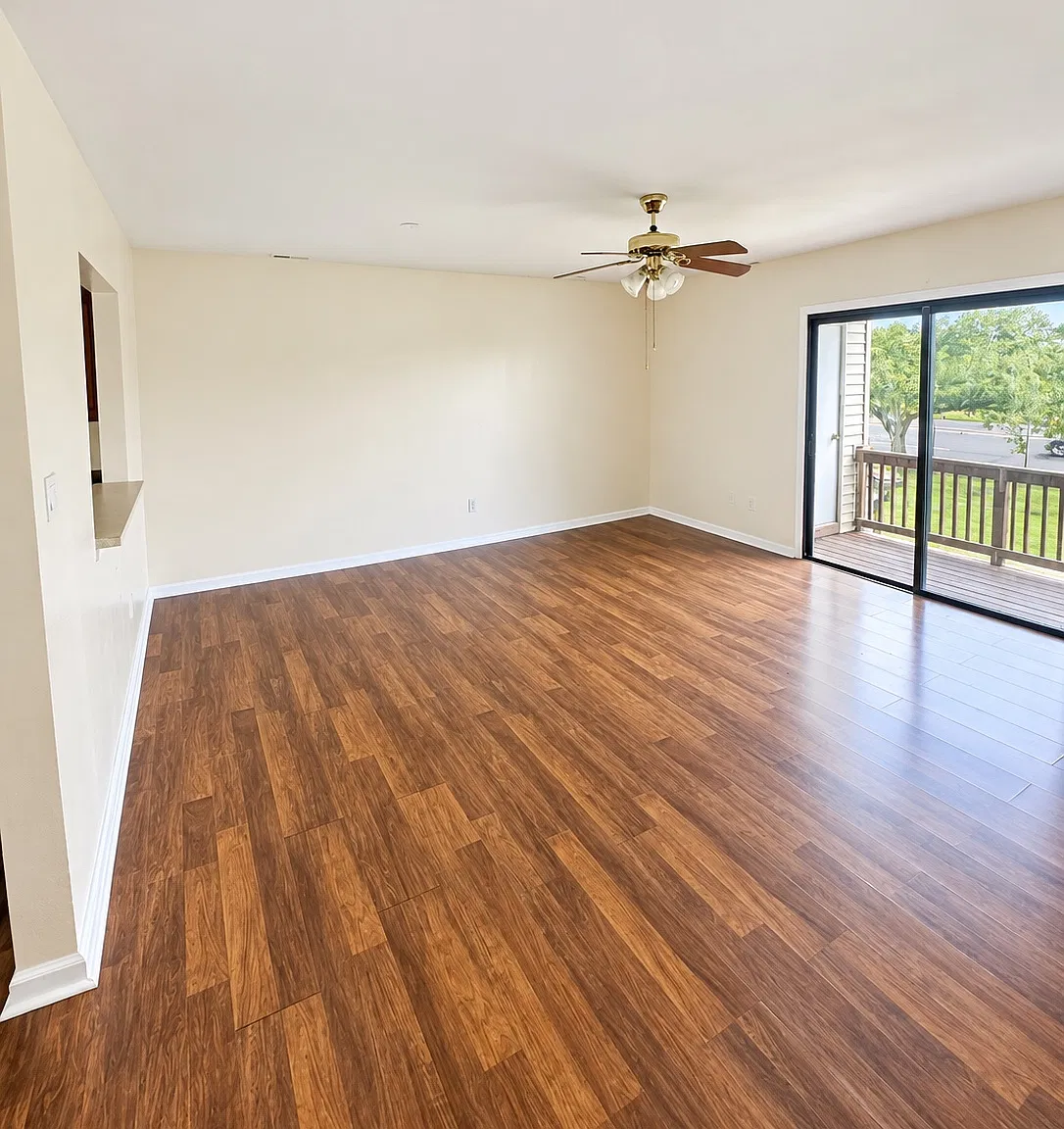2 bed, 1000 sqft, $1,900 — Photo 3