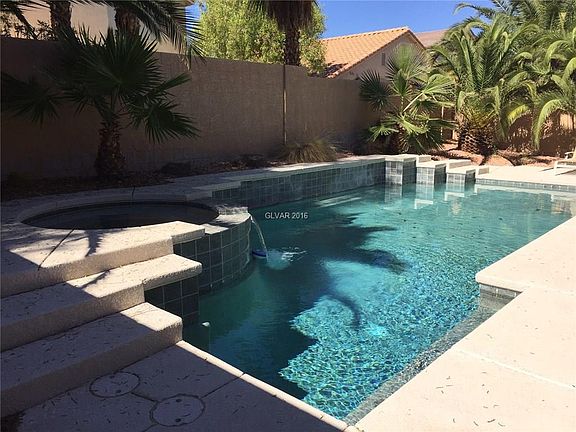 4th image of 301 Queen Creek Cir