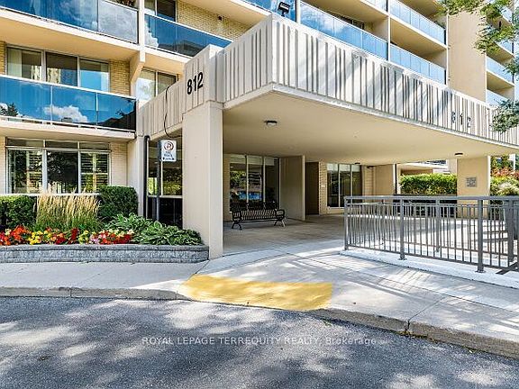 3rd image of 812 Burnhamthorpe Rd #1102