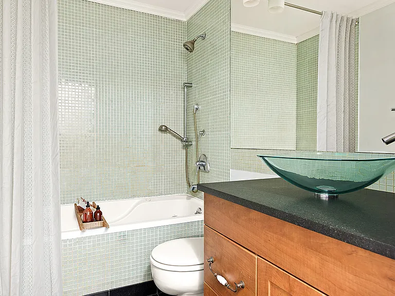 1139 Prospect Ave #2F — Photo 4