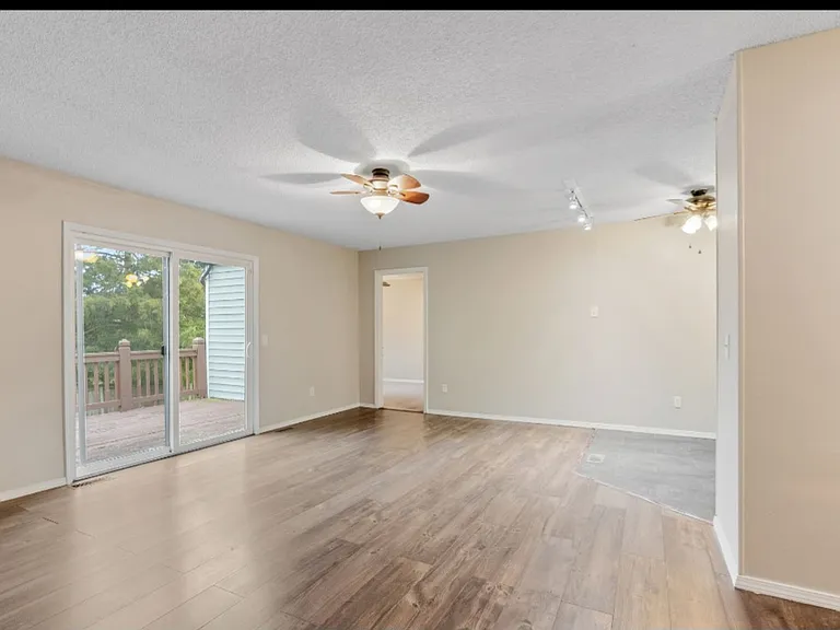 2420 Breezy Point Ln — Photo 4