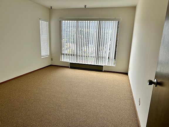 4th image of 499 Walnut St APT 203