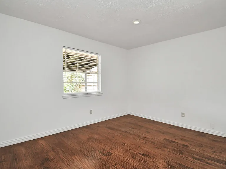 10131 Kent Towne Ln — Photo 25