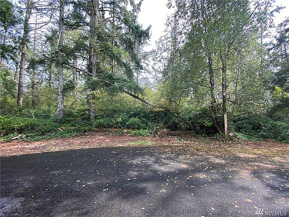 2nd image of 845 Chaco Ct SE