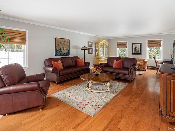 3rd image of 4 Raemont Road