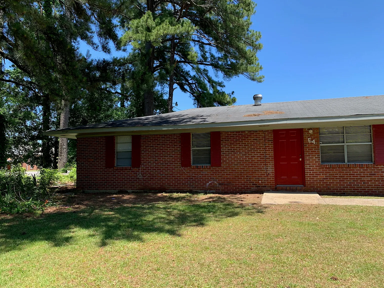 3 bed, 975 sqft, $975 — Photo 1
