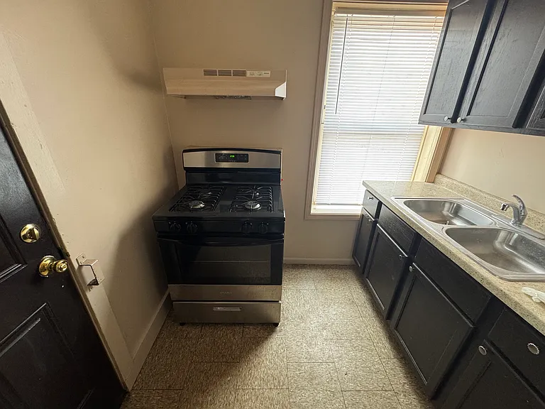 10212 S King Dr #1W — Photo 10