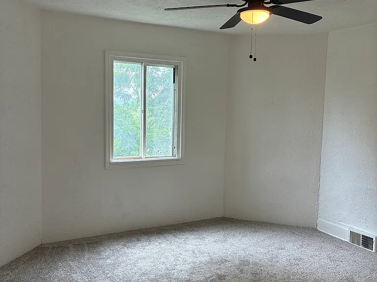 233 Marion St — Photo 12