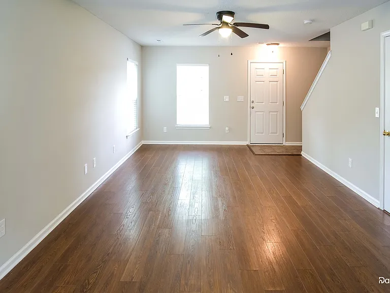 300 Slow Mill Dr — Photo 5