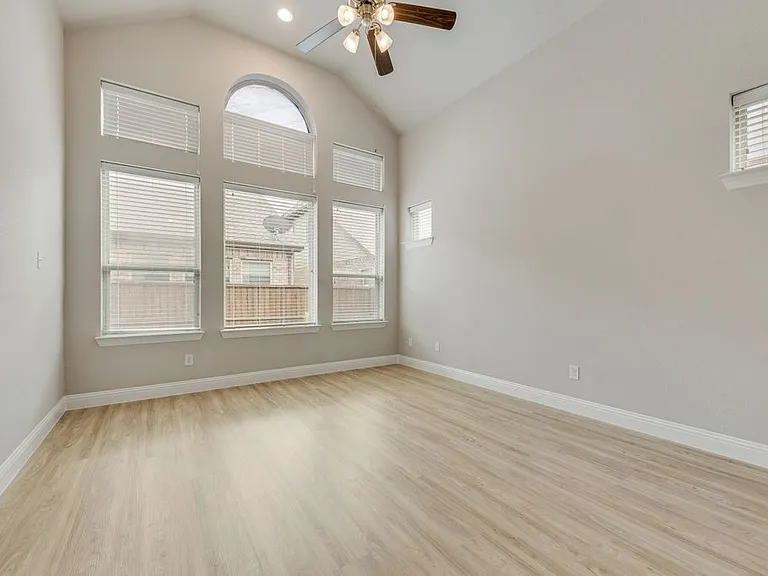 1127 Piedmont Ln — Photo 10