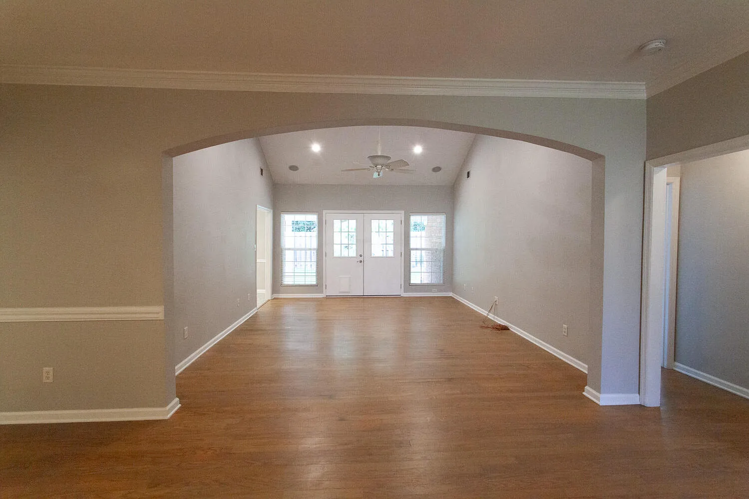 3 bed, 2.0 bath, 1735 sqft, $2,000 — Photo 3