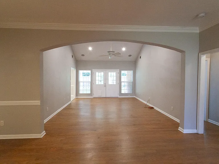 318 Vanderbilt Dr — Photo 3