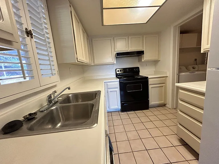 11040 N 28th Dr #127 — Photo 9