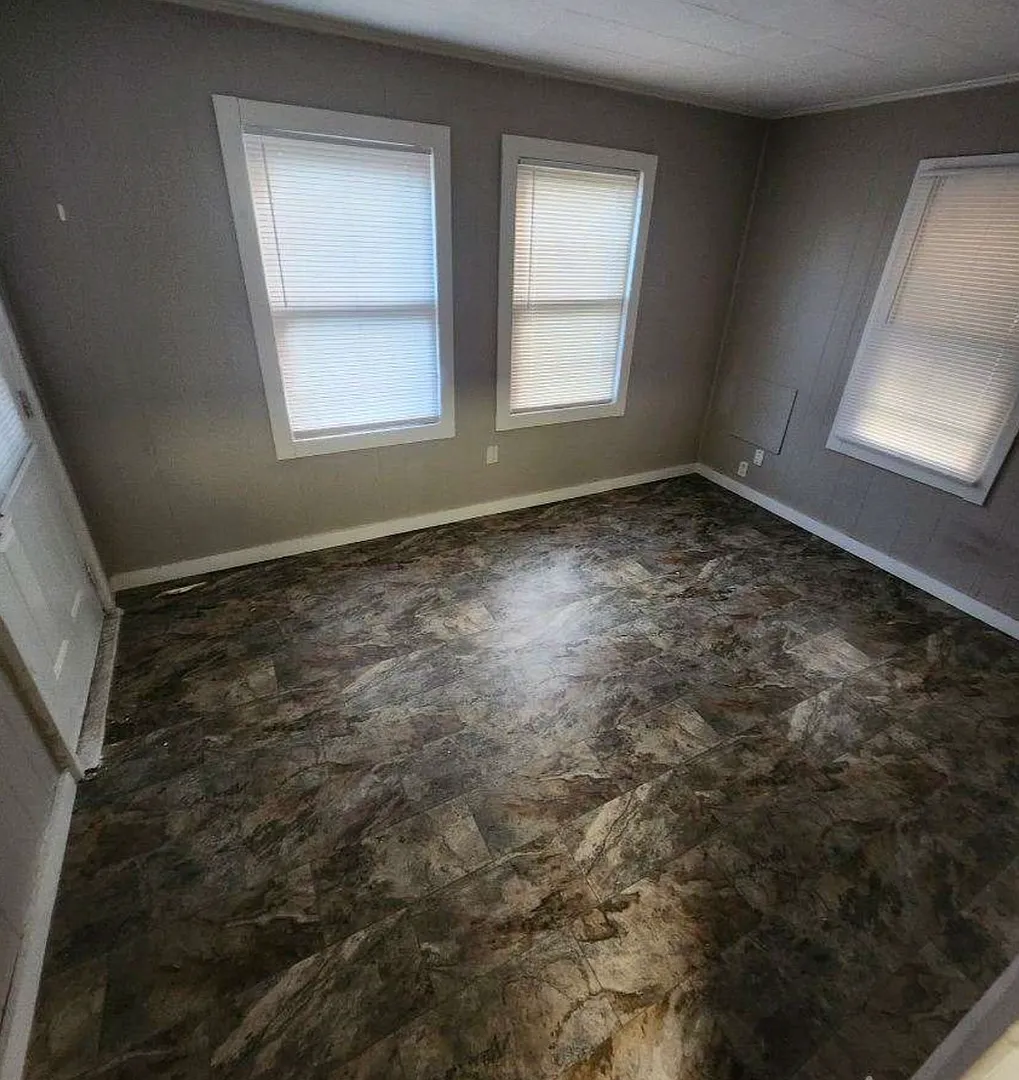 2 Bed 1 Bath — Photo 4